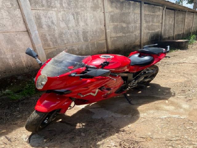 Lote 65 · KASINSKI/COMET 250R 2011 — conservado
