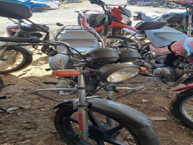 Lote 28 · HONDA/CG 125 TITAN KS 2004 — conservado