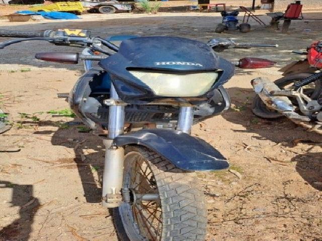 Lote 60 · HONDA/NX-4 FALCON 2002 — conservado