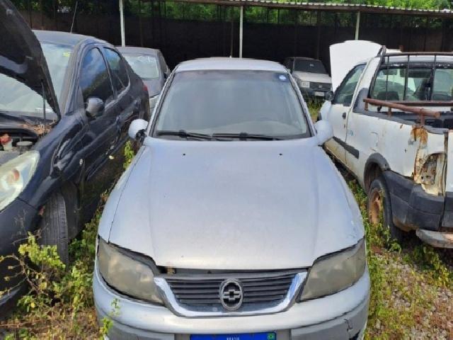 Lote 98 · GM/VECTRA Expression 2005 — conservado