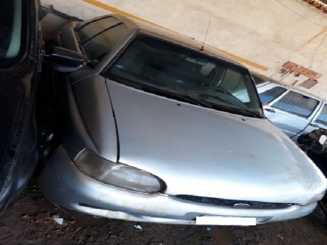 Lote 73 · I/Ford Escort GL 1.6 H 2000 — Sucata
