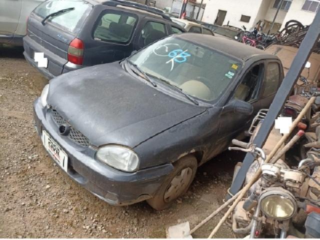 Lote 26 · GM/CORSA Milenium 2002 — conservado