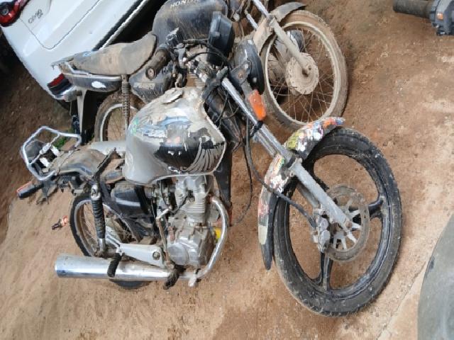 Lote 44 · HONDA/CG 125 Titan KS 2000 — Sucata