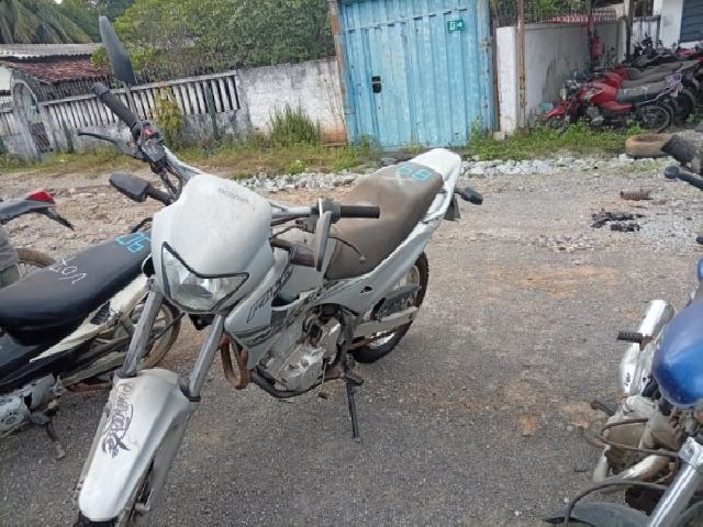 Lote 26 · HONDA/NX-4 FALCON 2001 — conservado