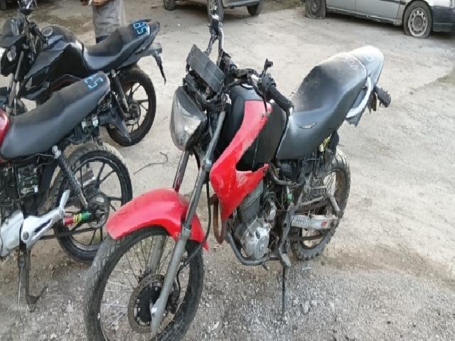 Lote 27 · HONDA/NX-4 FALCON 2004 — conservado