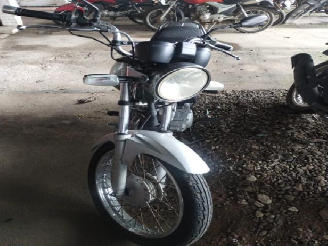 Lote 42 · YAMAHA/YBR 125E 2000 — conservado