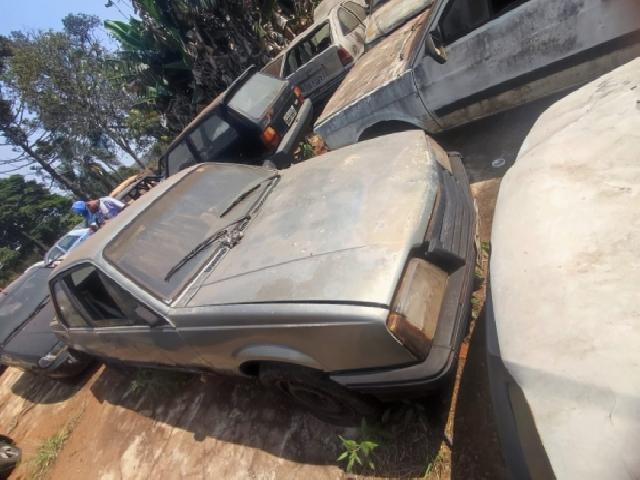 Lote 37 · GM/MONZA SL/E 1985 — sucata