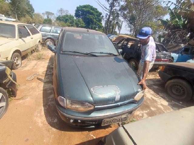 Lote 44 · Imp/Fiat Siena HL 1998 — Sucata