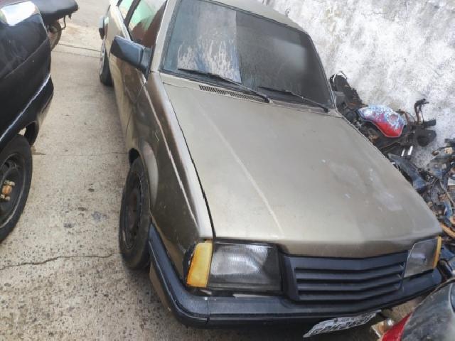 Lote 36 · GM/MONZA SL/E 1988 — sucata