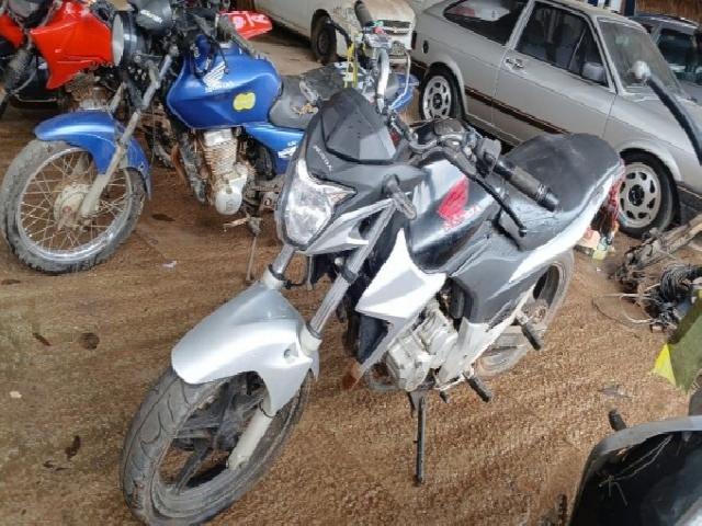 Lote 12 · HONDA/CB 300R 2010 — conservado