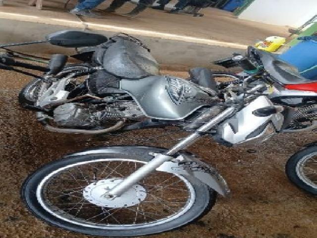 Lote 24 · HONDA/CG 125 TITAN KS 2000 — conservado