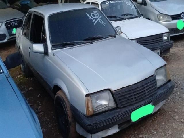Lote 105 · GM/MONZA 1985 — conservado