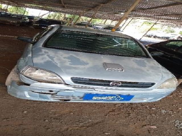 Lote 13 · GM/CORSA SEDAN JOY 2005 — conservado