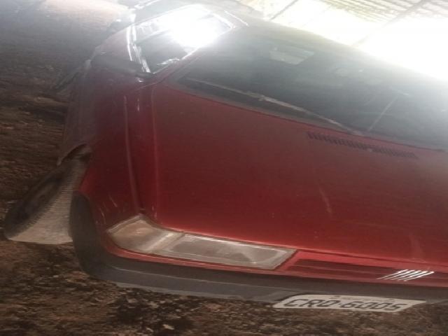 Lote 49 · Imp/Fiat Uno Mille SX 1998 — Sucata