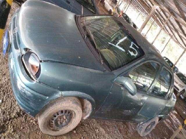 Lote 15 · GM/CORSA SUPER 1999 — conservado