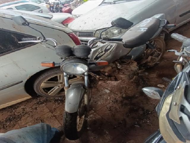 Lote 61 · HONDA/CG 125 Titan KS 2000 — Sucata