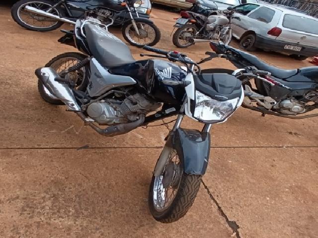 Lote 13 · HONDA/CG 125 FAN KS 2015 — conservado