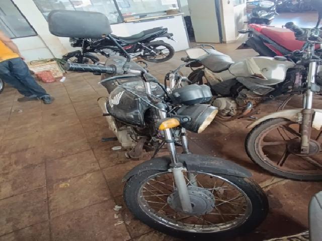 Lote 9 · HONDA/CG 125 FAN ES 2010 — conservado