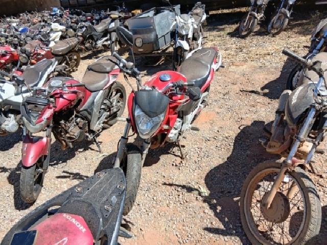 Lote 80 · HONDA/CB 300R 2014 — conservado