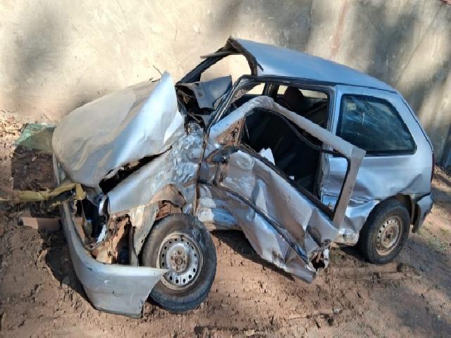 Lote 56 · IMP/VW GOL CL 1.6 MI 1997 — sucata