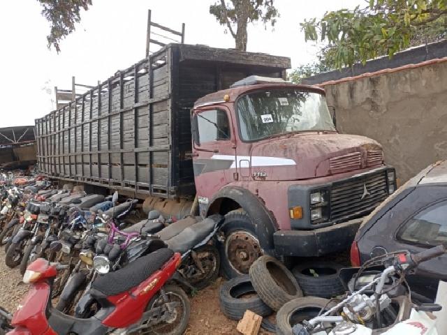 Lote 164 · M.B./M.BENZ L 1113 1975 — sucata
