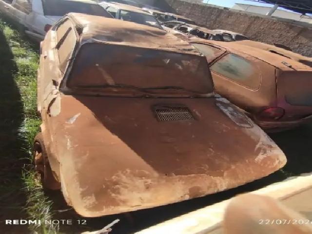 Lote 35 · FIAT/147 1986 — sucata