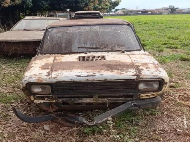 Lote 32 · FIAT/147 1979 — sucata
