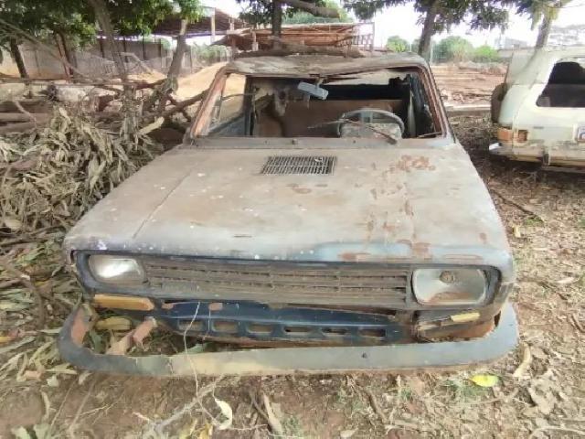 Lote 33 · FIAT/147 L 1978 — sucata