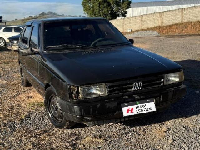 Lote 18 · FIAT/UNO MILLE EX 2000 — conservado