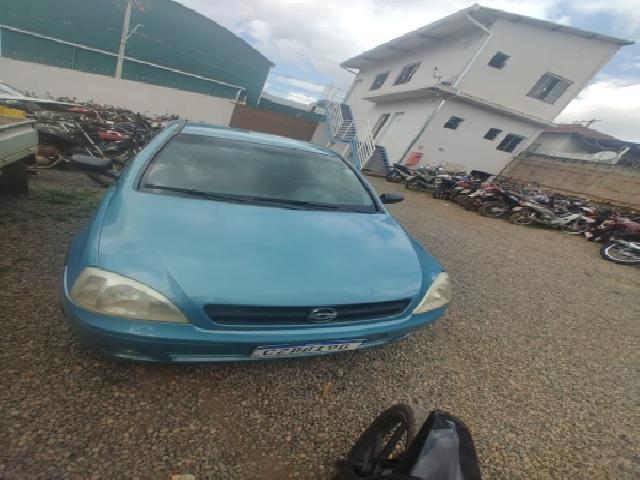 Lote 50 · GM/CORSA HATCH 2002 — conservado