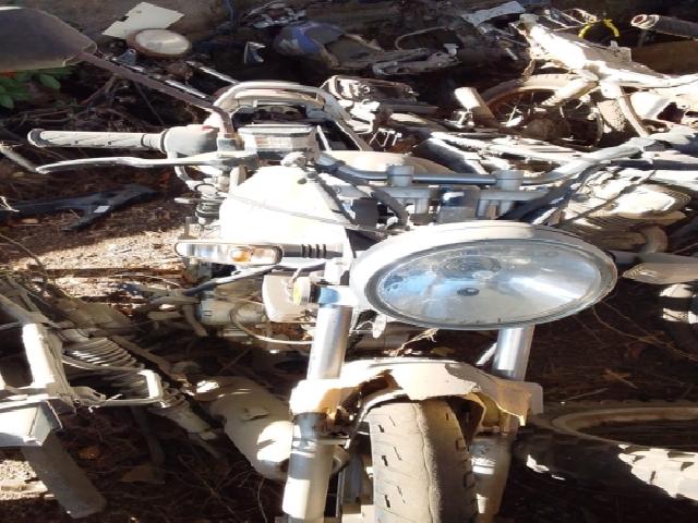 Lote 15 · Jta/Suzuki EN125 Yes 2010 — Sucata