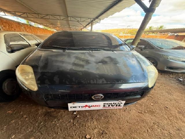 Lote 15 · Fiat/Punto Attractive 2011 — Sucata